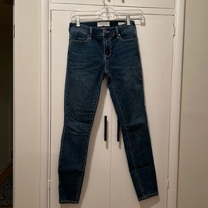 PacSun woman’s jeans size 24.